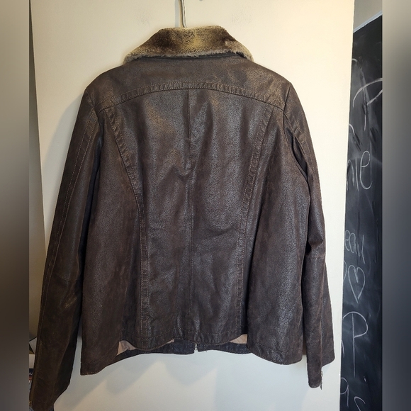 Danier Brown Leather Jacket with Cream Faux Fur Collar, Sizs 2XL - Picture 2 of 5